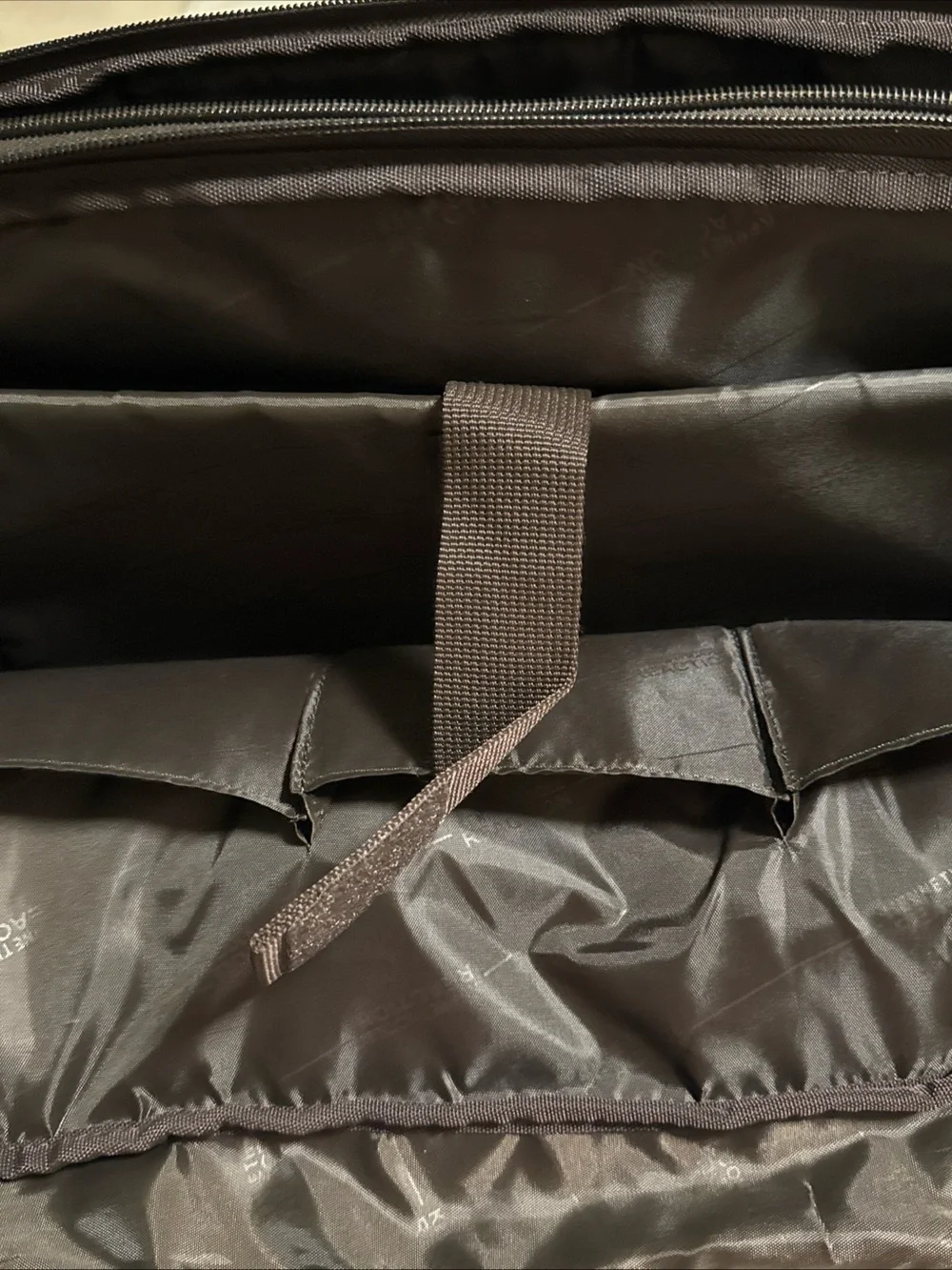 Kenneth Cole Reaction Dark Brown Leather Messenger Bag
